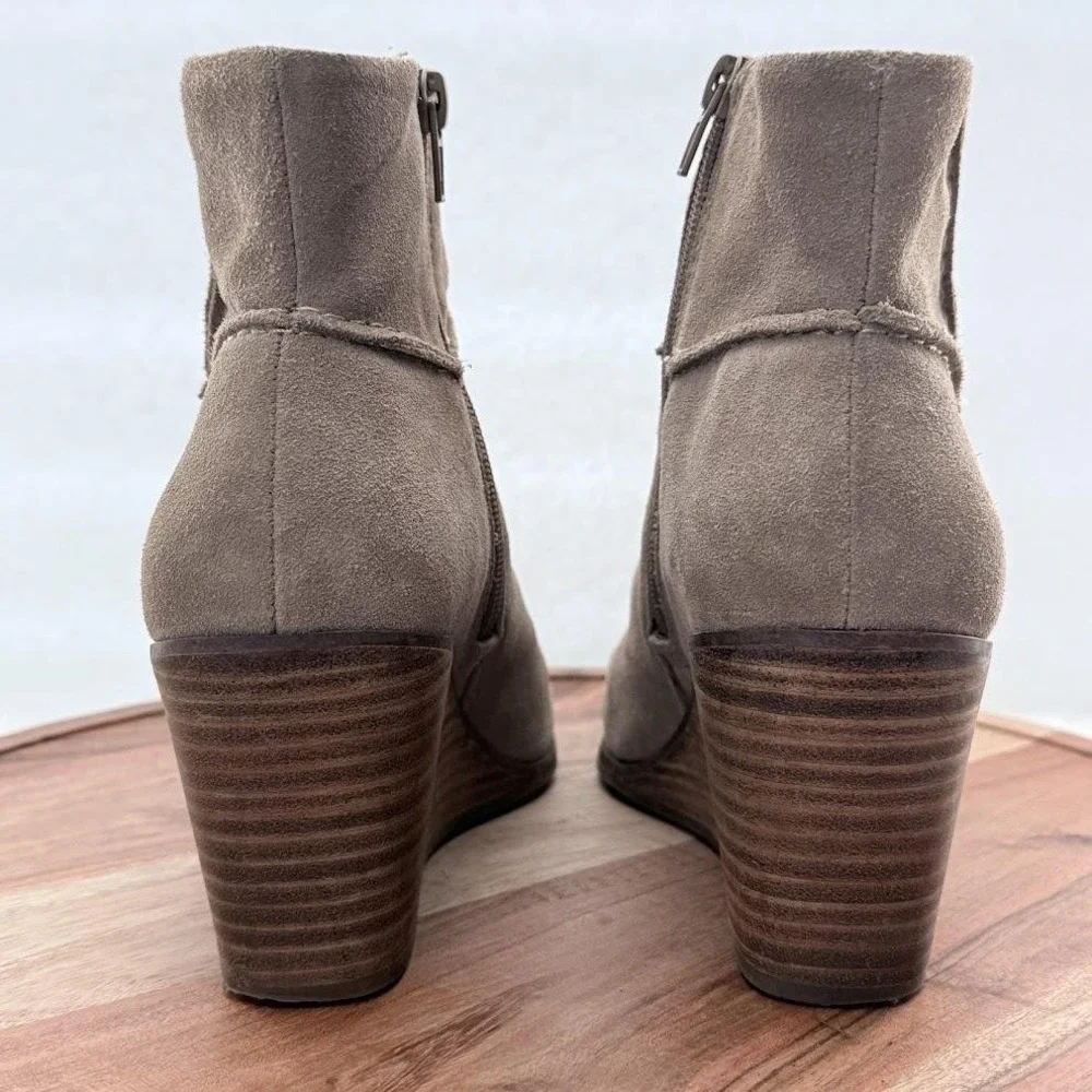 Lucky Brand step into